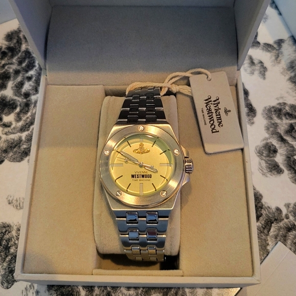 Vivienne WestwoodLeamouth quartz 35mmFARFETCH ID 19252795 - Picture 1 of 3